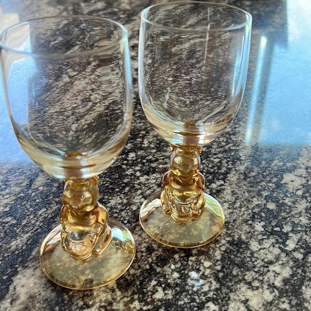 Vintage Walt Disney Co. Winnie the Pooh 2 wine/water goblet.